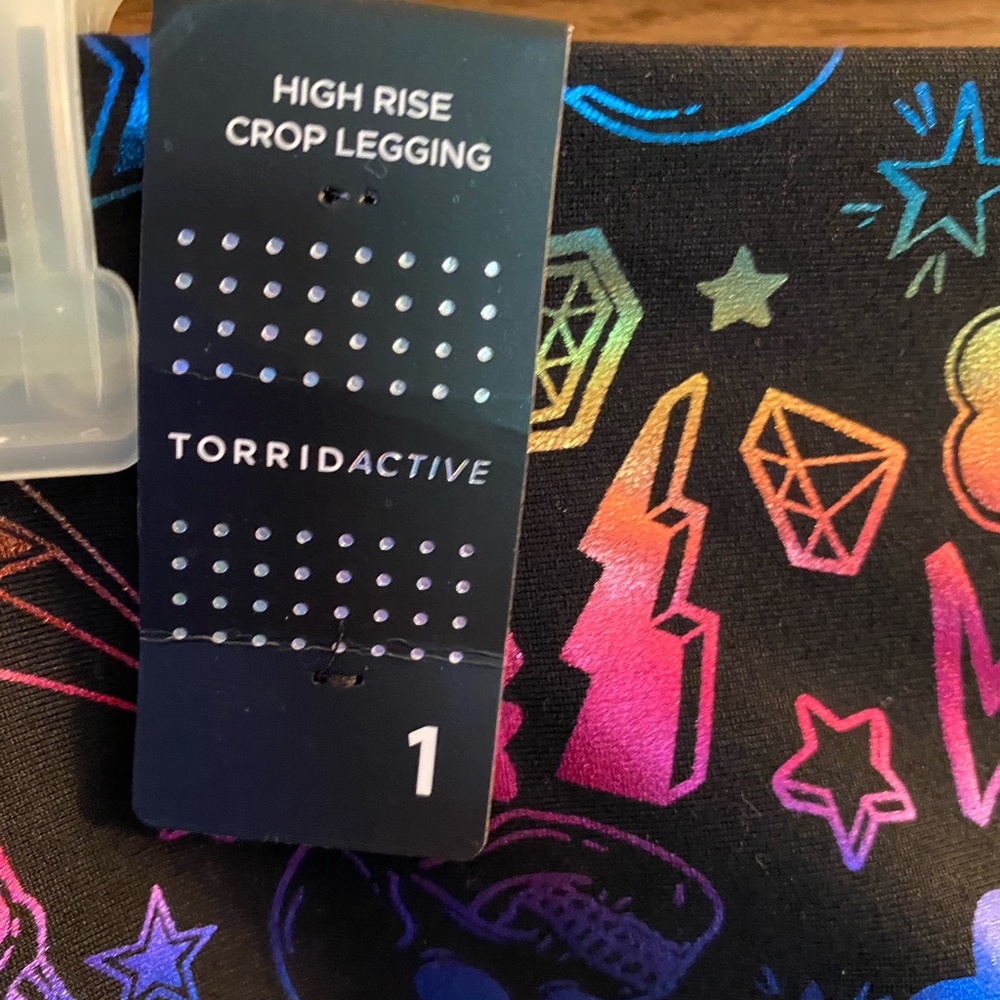 NWT torrid active rainbow skull high rise crop legging, hearts, stars, 1X - Picture 15 of 16